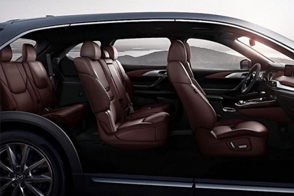 The swanky interior of the Mazda CX-9 A picture of the CX-9's interior.