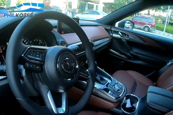 A picture of the 2020 Mazda CX-9 cockpit