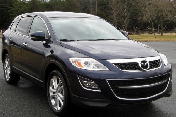 A picture of the 1st-generation Mazda CX-9