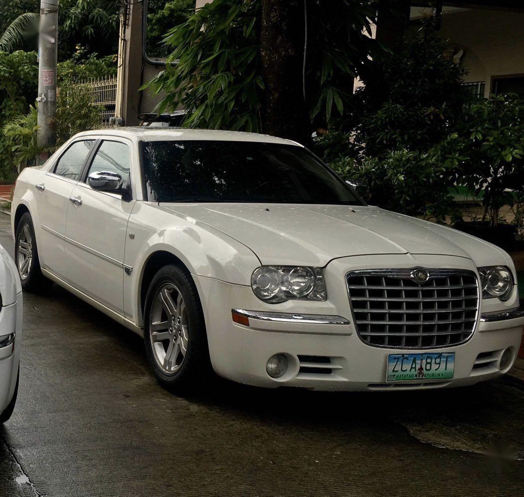 White Chrysler 300c 2012 for sale in Makati 752344