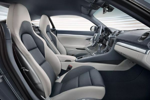 The Cayman's seats are more than comfortable A picture of the 718 Cayman's interior