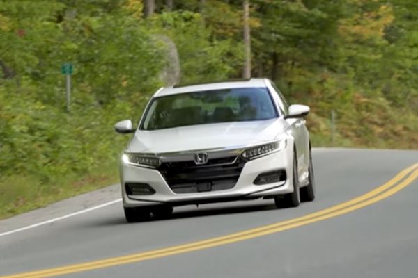 2020 honda accord at speed on the running road