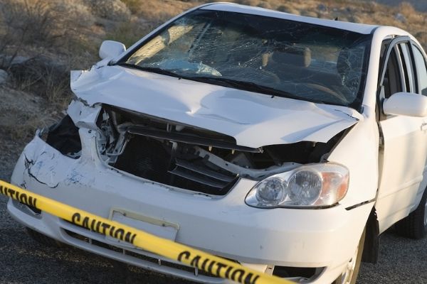 crashed-car-wont-fit-insurance-claim-on-road