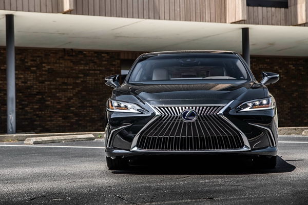Luxury sedan showcase: The Lexus ES balances luxury and power