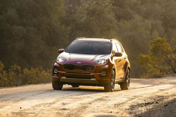 A picture of the Sportage travelling on a rough road