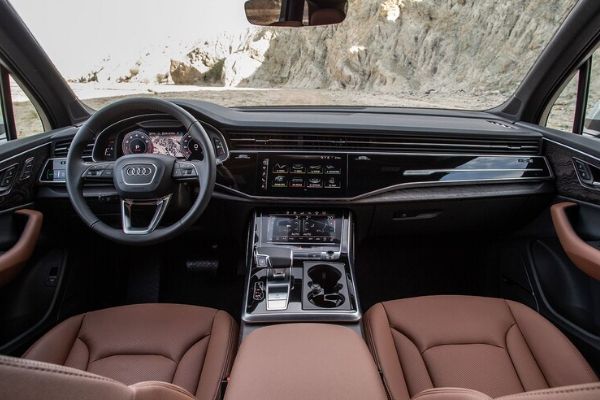 2020 Audi Q7 dashboard
