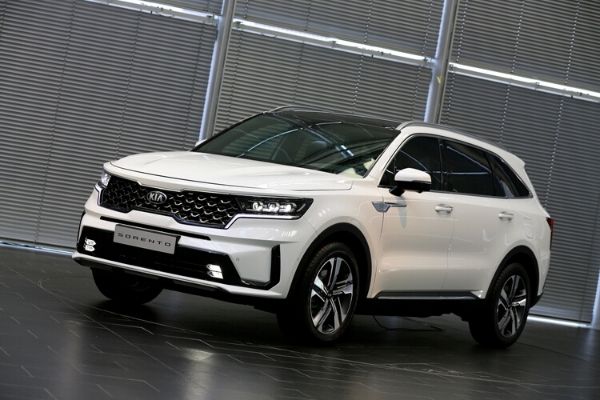 Kia Sorento 2020 launched with 227-hp hybrid variant