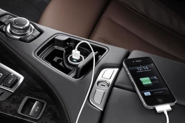 Smartphone charging in the car
