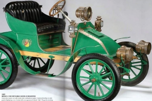 A 1909 Detamble Model B Roadster Replica