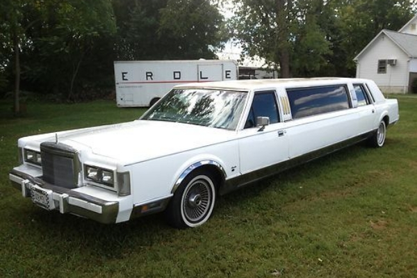 A white 1988 Lincoln Town Car Limousine