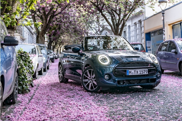 2020 Mini Convertible Sidewalk debuts German cherry blossoms to limelight