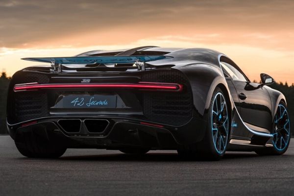 Bugatti Divo vs Chiron: What are the differences?