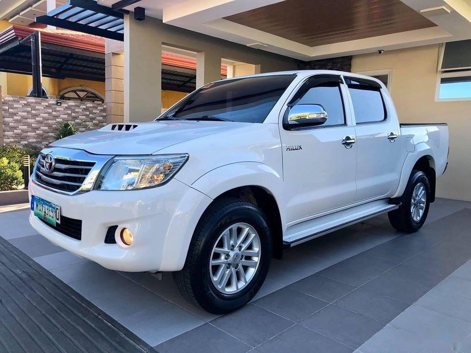 Selling White Toyota Hilux 2014 SUV / MPV in Manila 763076