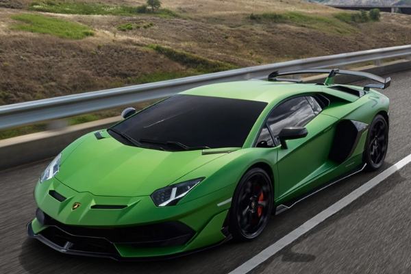 What's the top speed of the Lamborghini Aventador?