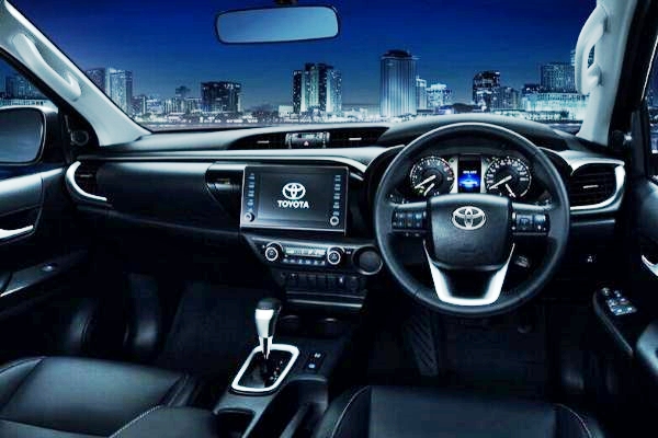 2020 Toyota Hilux Old vs New: Interior 2020 toyota hilux interior