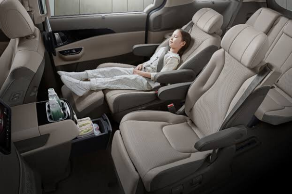 2021 Kia Carnival’s interior is practically a high-class family lounge