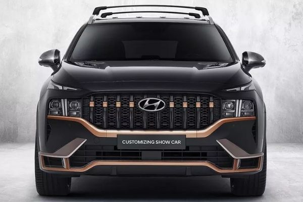 Dressed-up Hyundai Santa Fe looks snazzy with a cheese grater grille