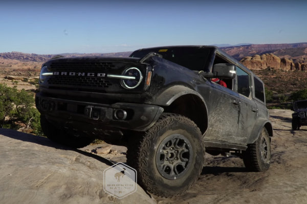 2021 Ford Bronco is not a mall-crawler, and these 2 videos are proof