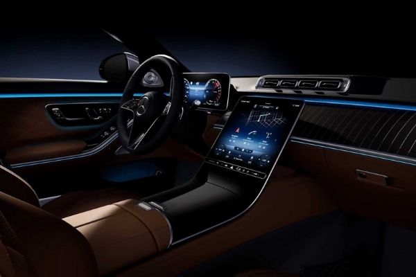 New Mercedes S-Class flagship cabin has 5 screens, top-notch materials