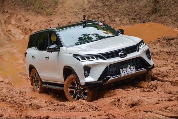 See new Toyota Fortuner go wild and dirty in off-road photos