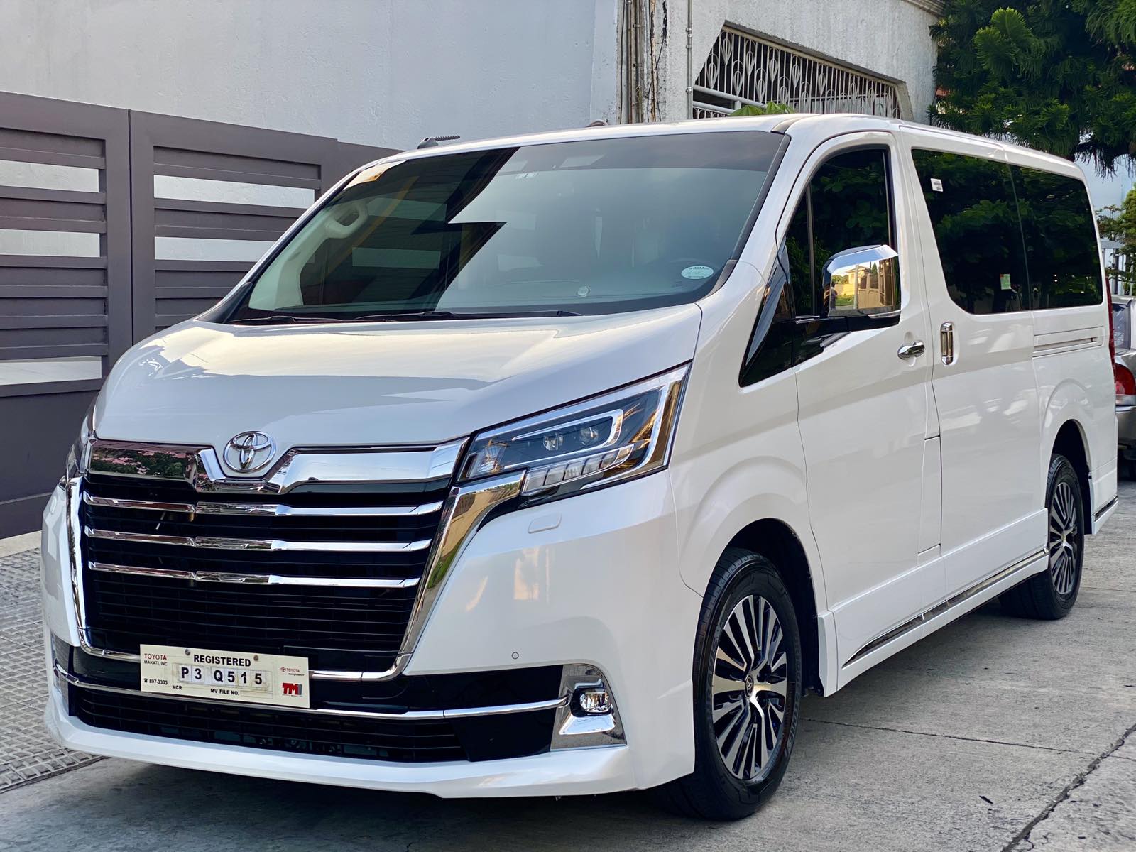 Buy Used Toyota Hiace 2019 for sale only ₱2225000 - ID771998