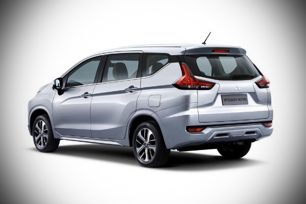 Xpander Xpander Cross vs Xpander: Angurlar rear