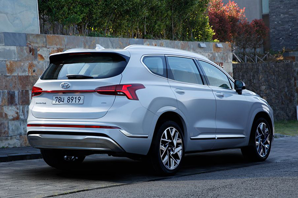 A picture of the rear of the 2021 Santa Fe