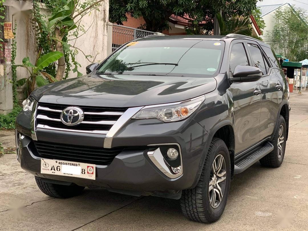 Toyota fortuner black onyx