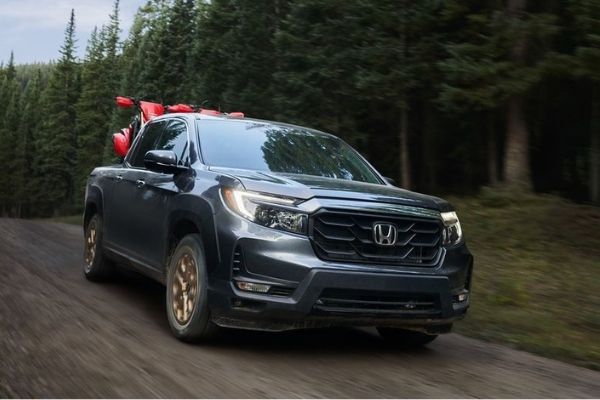  2021 Honda Ridgeline is a tough-looking and smart pickup truck
