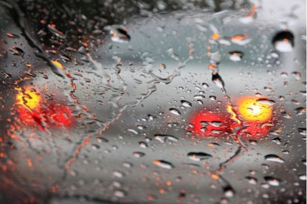 when driving in heavy rain drivers should use