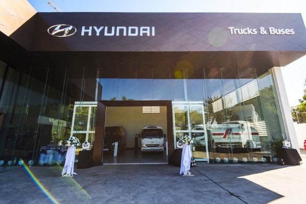 Hyundai Alabang, Commonwealth hailed as top CV dealers for 2019-20