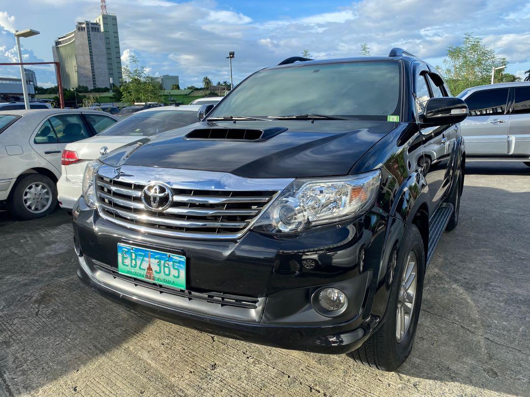 Toyota fortuner black onyx