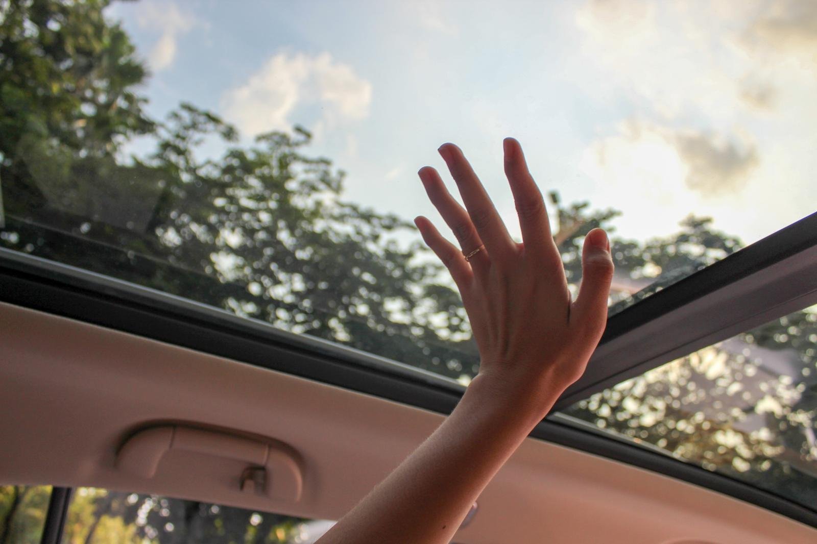 Moonroof vs Sunroof