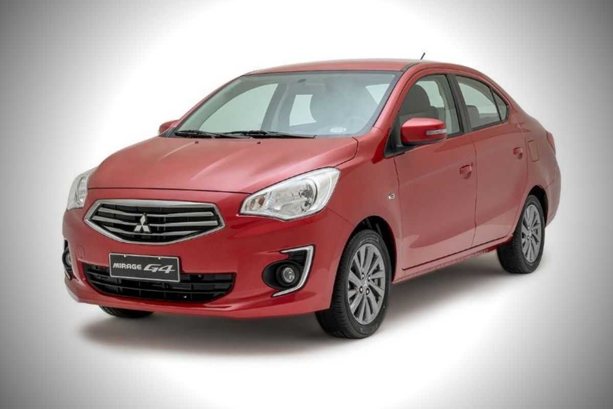 A picture of the Mitsubishi Mirage G4 with a red color