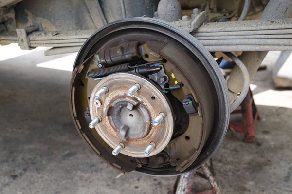 How to adjust your drum brakes 7 steps