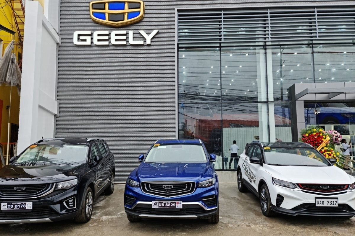 Geely city car driving