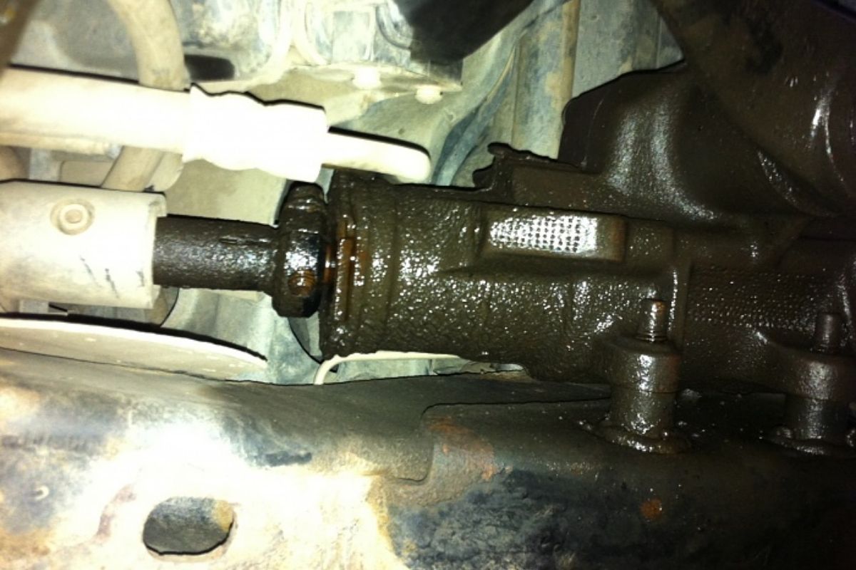 power steering fluid leak symptoms