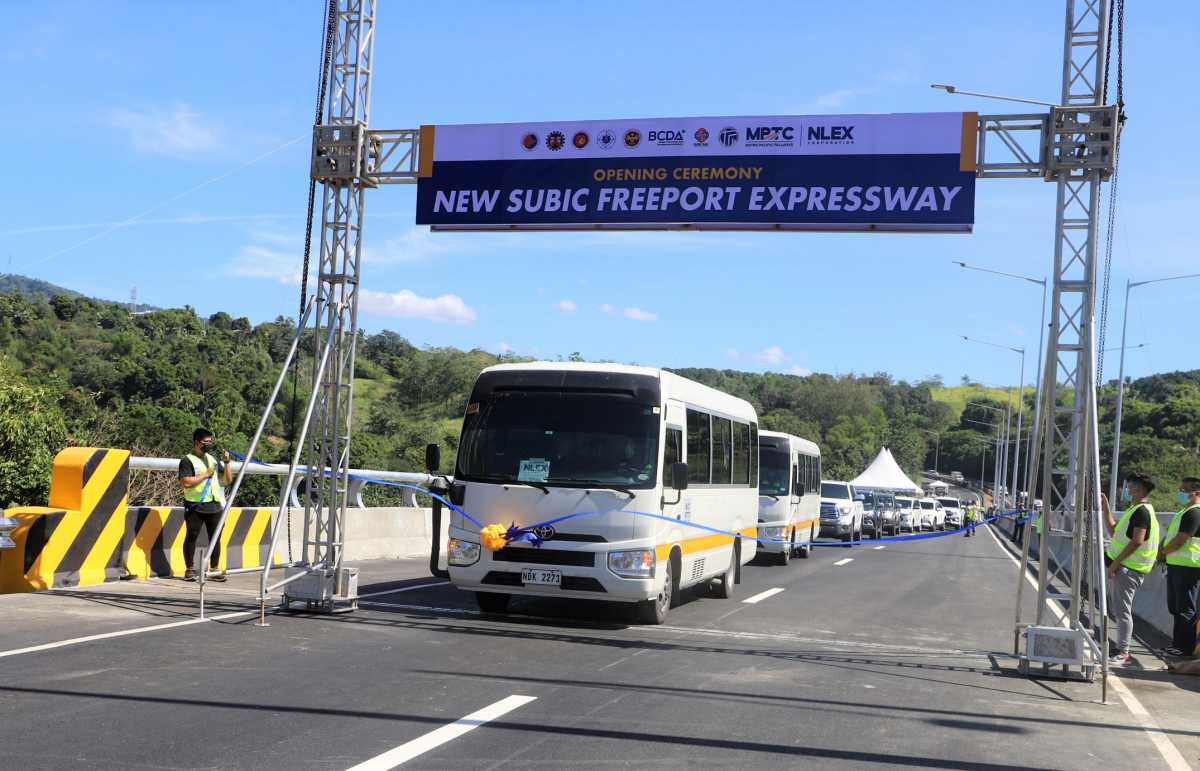 P1.6-billion Subic Freeport Expressway officially opens
