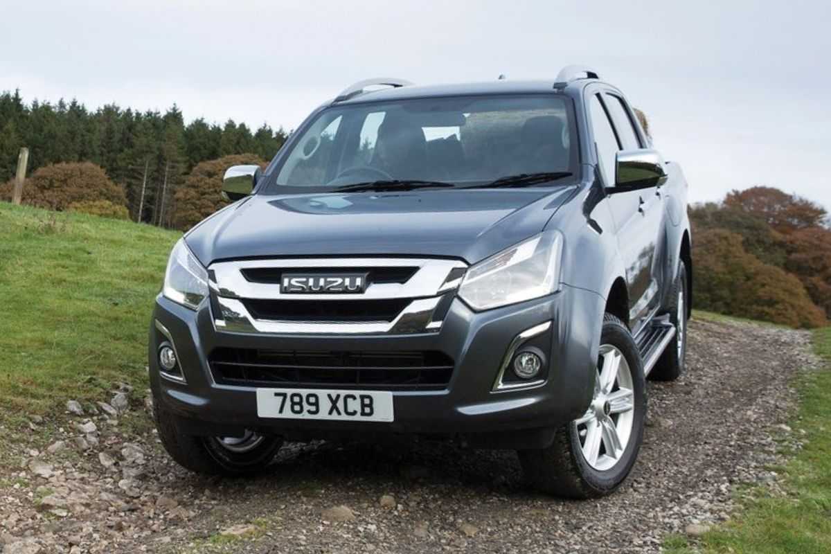old D-Max front old D-Max front