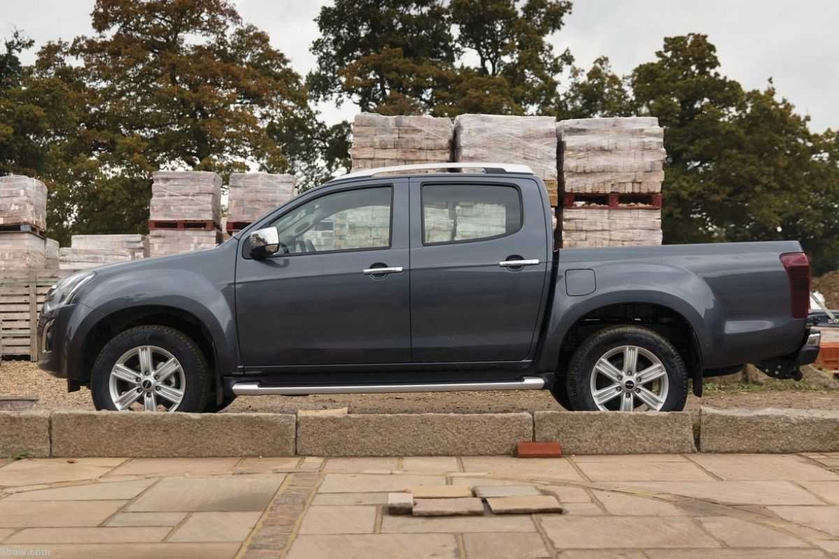 old Isuzu D-Max side old Isuzu D-Max side