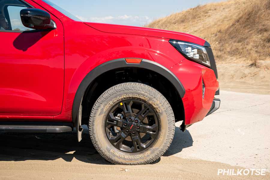 A picture of the 2021 Nissan Navara's wheels