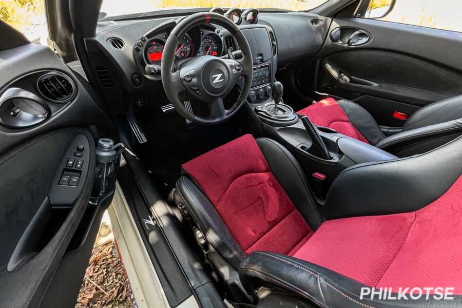 A picture of the 2020 Nissan 370Z Nismo's interior highlighting the dashboard, seats, and steering wheel