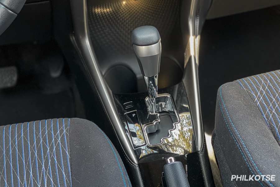 A picture of the Vios G's gear shifter