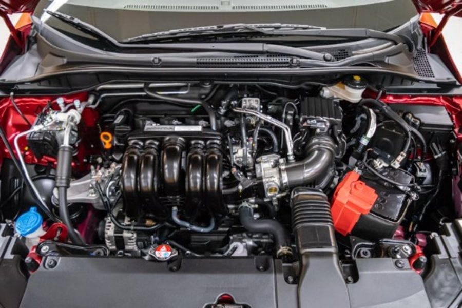 A picture of the Honda City's 1.5-liter engine