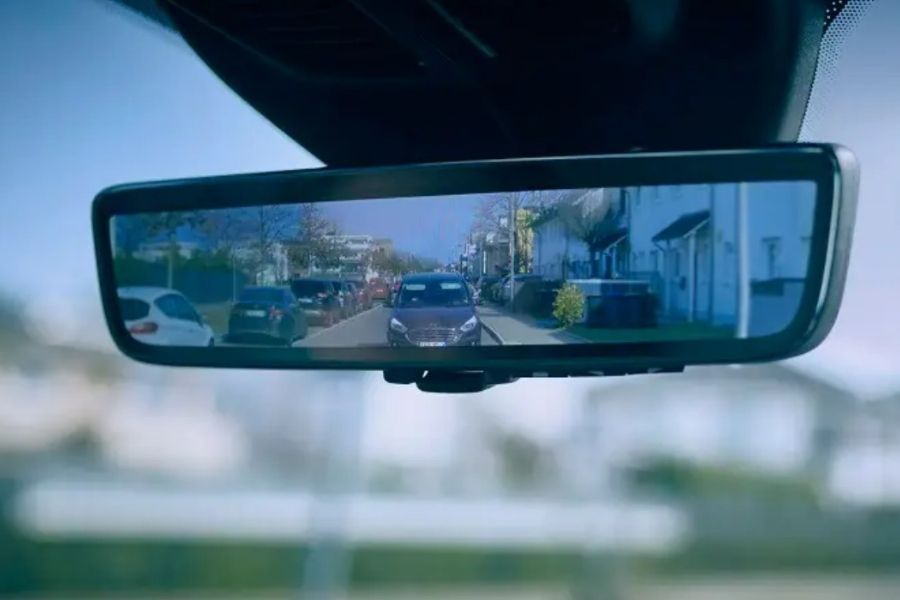 Ford’s ‘Smart Mirror’ helps you see the road better