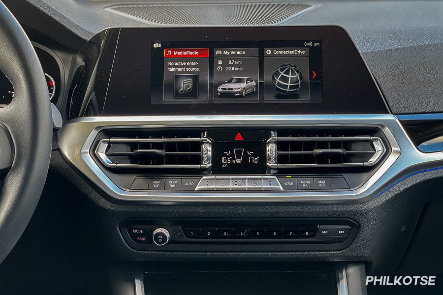 A picture of the BMW 318i Sport's infotainment system