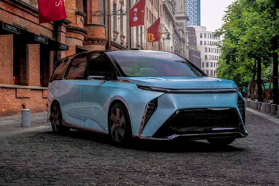 This cool-looking Maxus concept is a 671-hp all-electric MPV