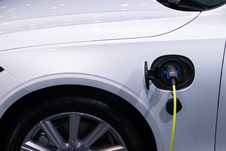 BMW to boost China EV sales with more charging stations