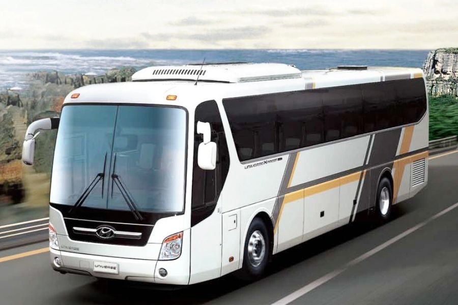 Hyundai PH offers 49-seater Universe bus with P1-million discount