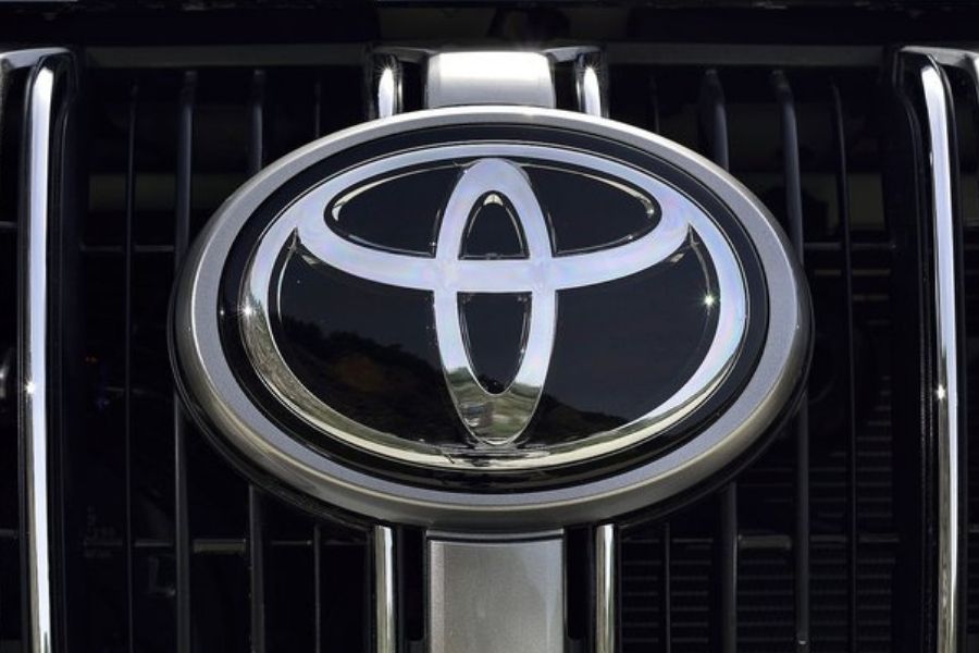 The history behind Toyota’s tri-ellipsis logo
